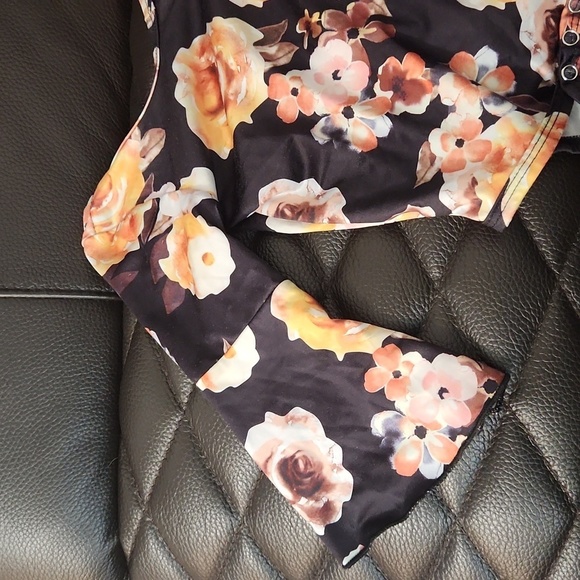 Bell sleeve one piece - Picture 2 of 3